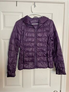 Uniqlo Women's size Small Lightweight Quilted Hooded Down Filled Jacket - Purple